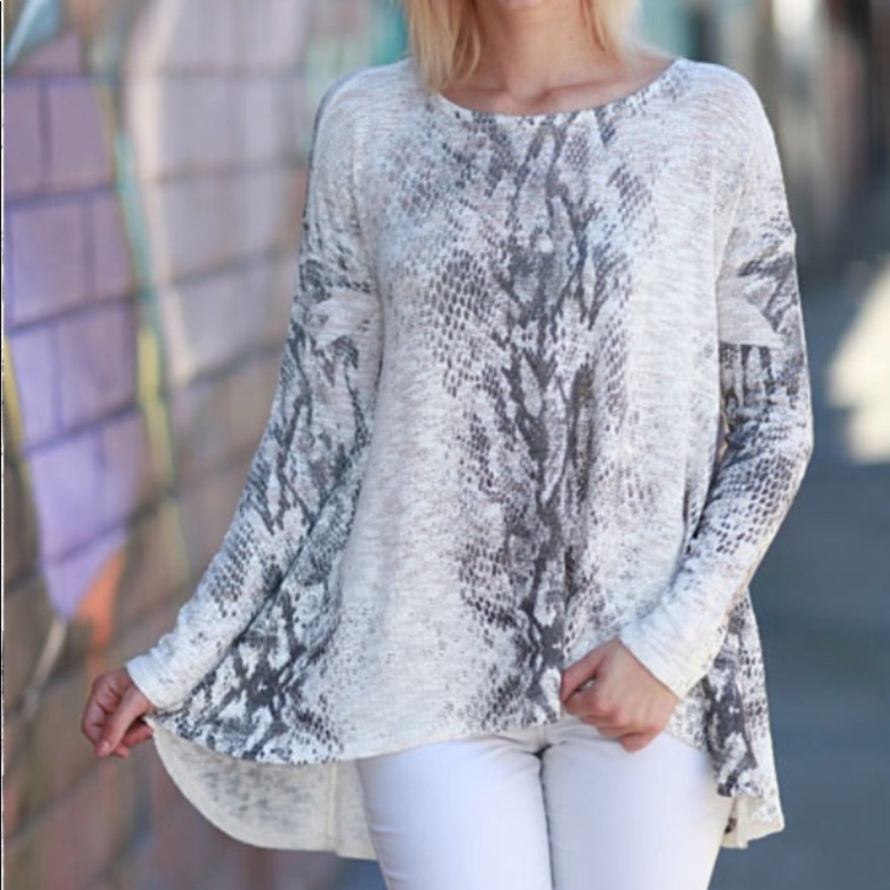 NWOT Enti Clothing Snake Print Knit Top